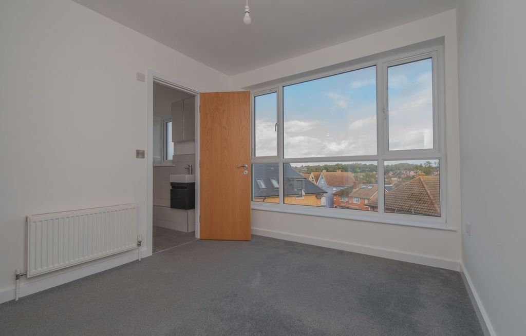 Property photo 3 of 14 Picture 3