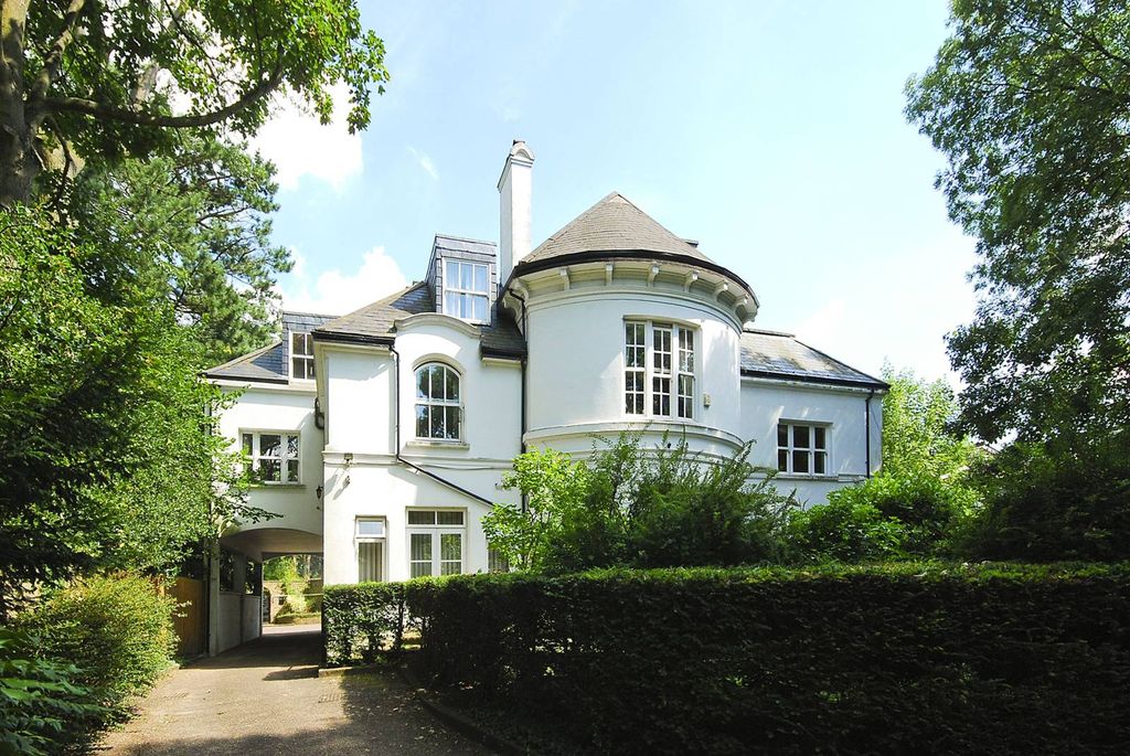 Property photo 2 of 11