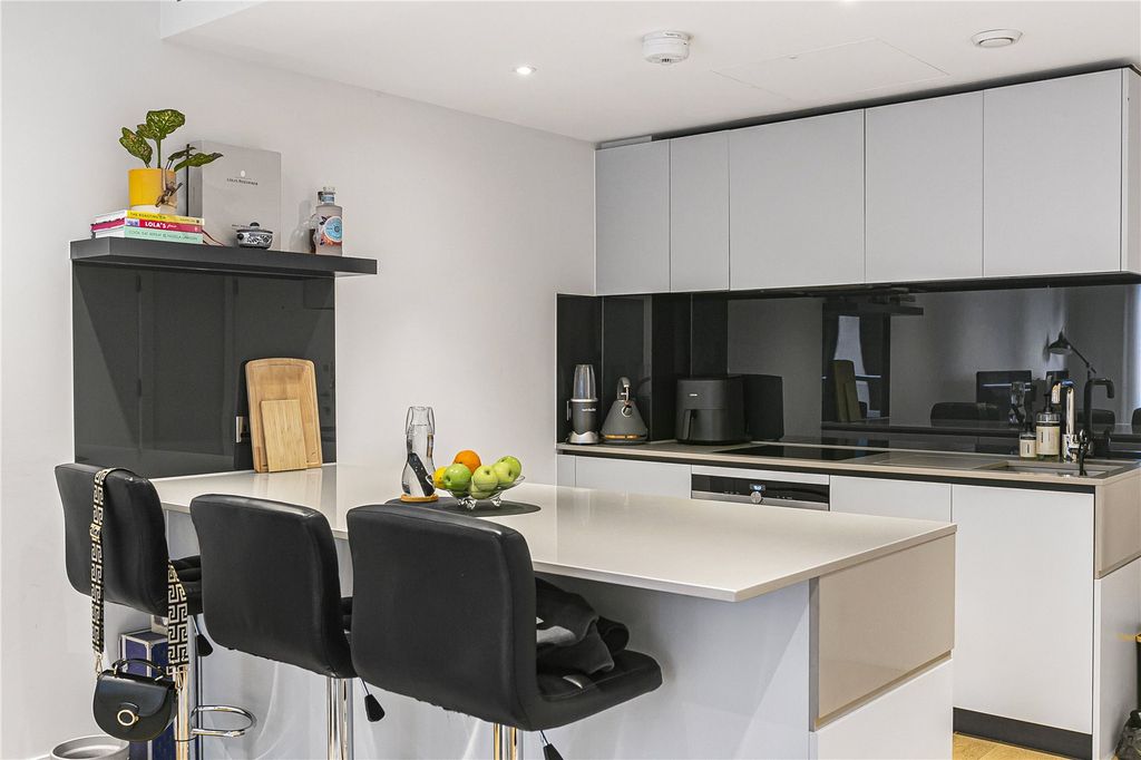 Property photo 2 of 19 Kitchen