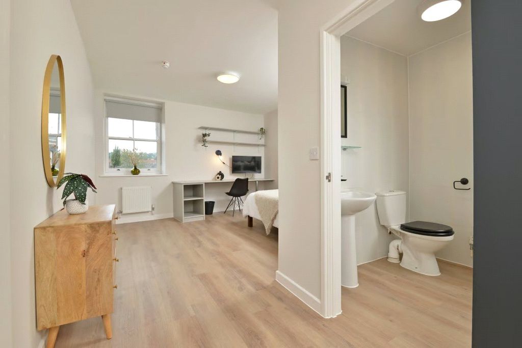 Property photo 3 of 10 Picture No. 04