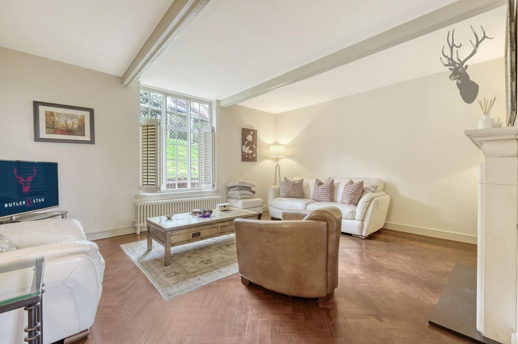 Property photo 3 of 32