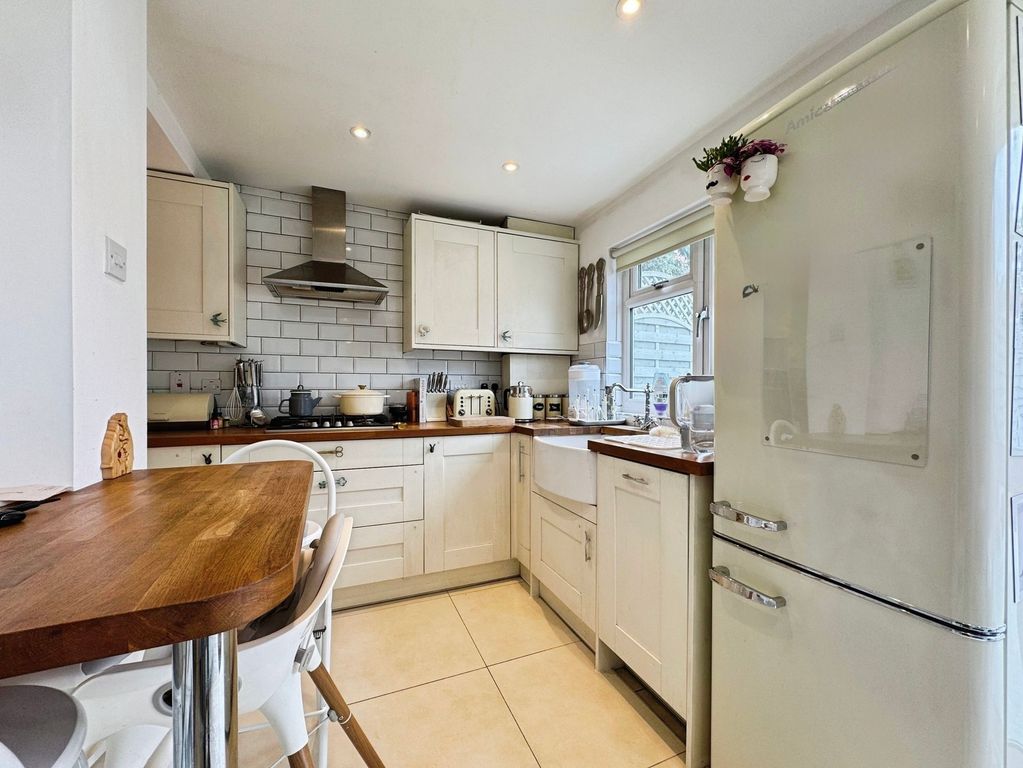 Property photo 3 of 16 Kitchen