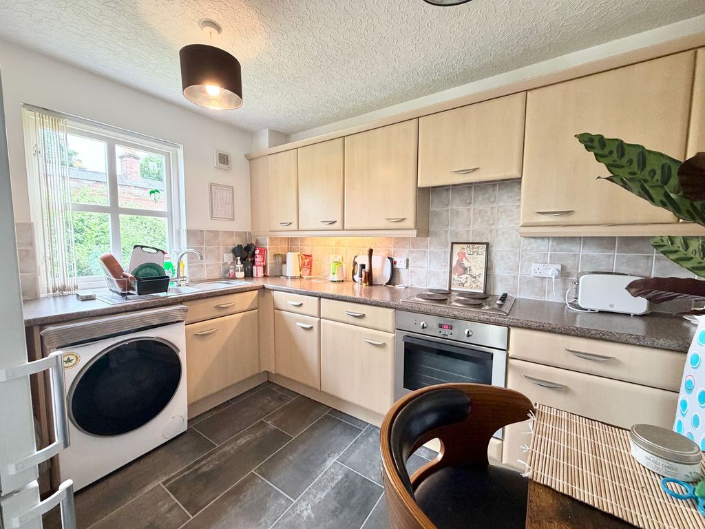 Property photo 3 of 7 Kitchen