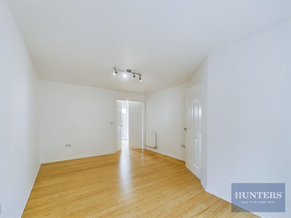 Property photo 3 of 9 Cam02256G0-Pr0125-Still006.Jpg