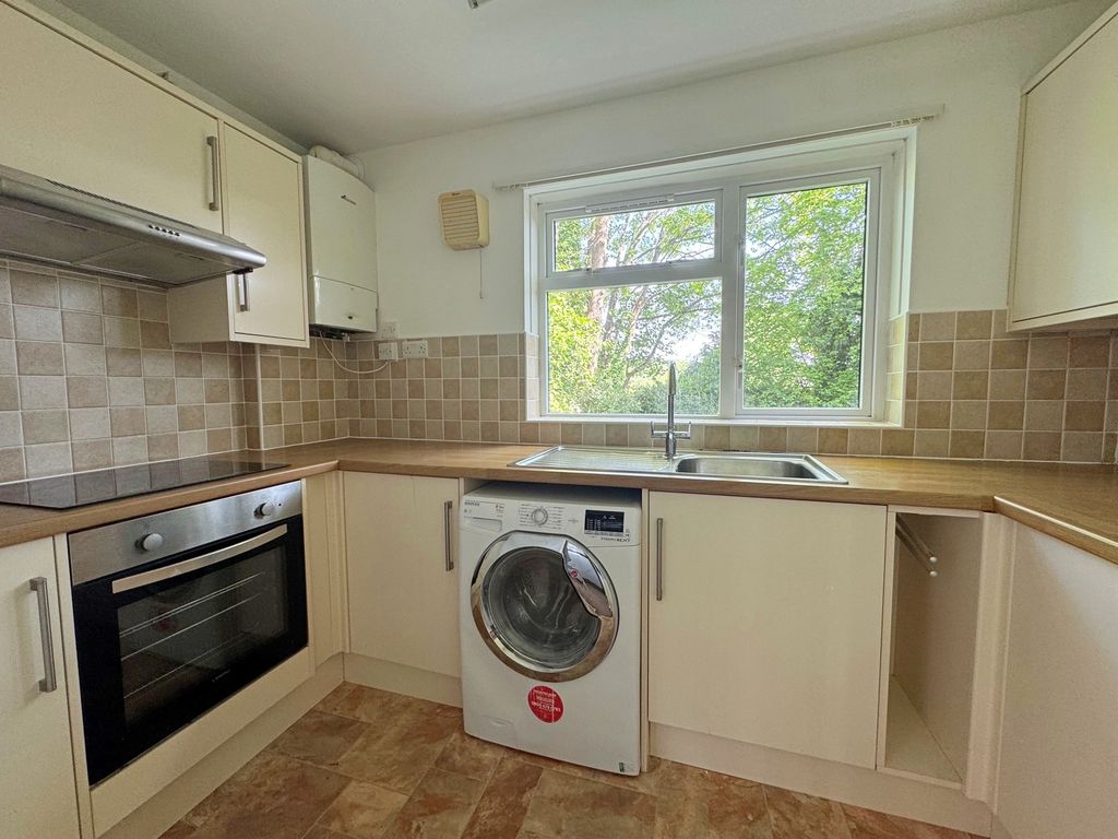 Property photo 3 of 12 Kitchen