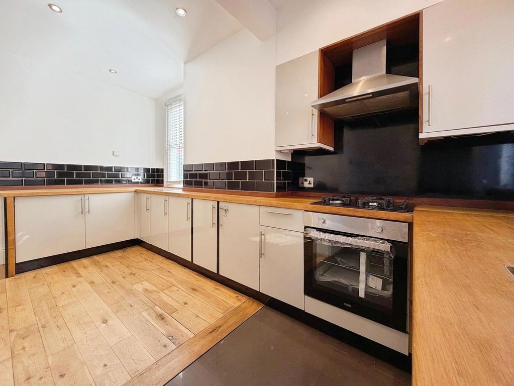 Property photo 2 of 9 Kitchen