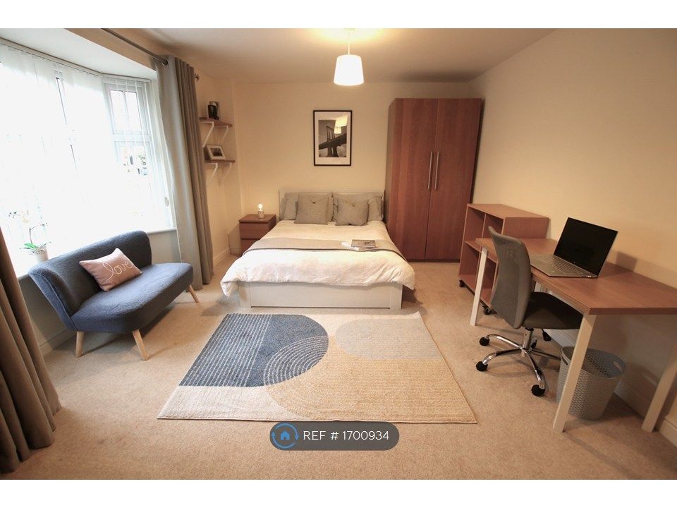 Property photo 2 of 11 Bedroom 1