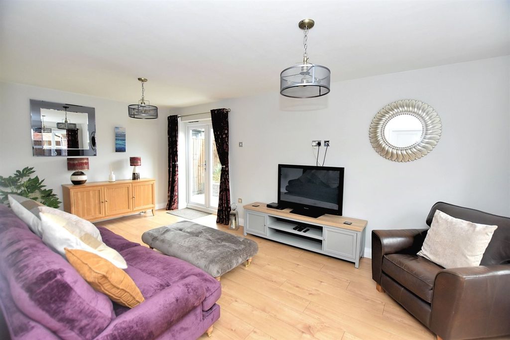 Property photo 2 of 20 Living Room