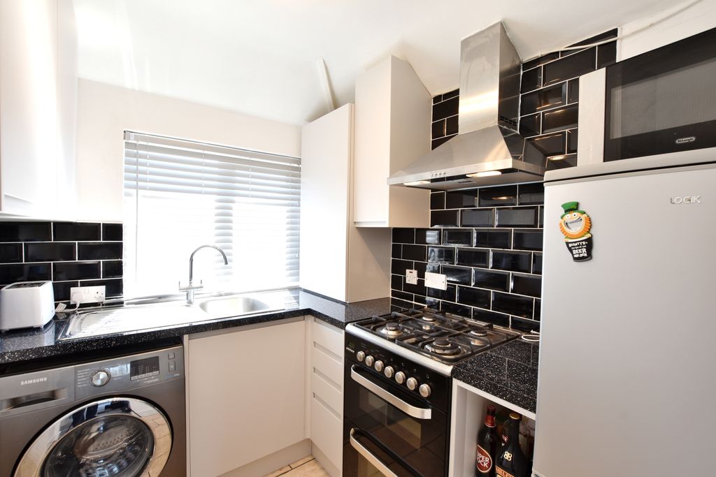 Property photo 2 of 7 Kitchen