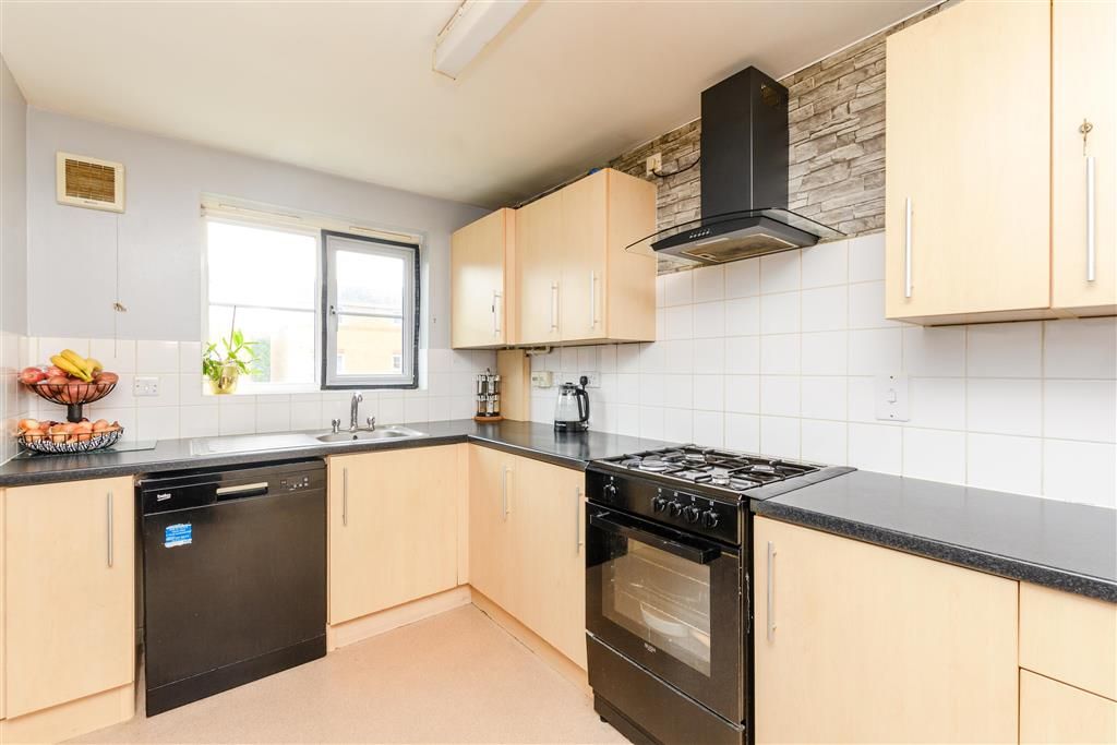 Property photo 3 of 8 Kitchen