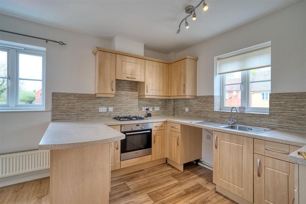 Property photo 2 of 8 Kitchen