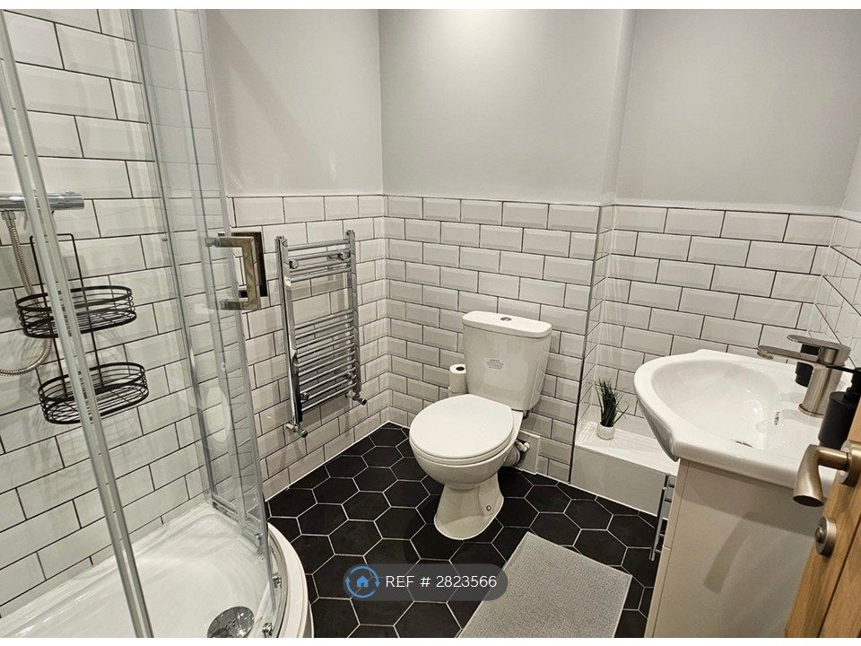 Property photo 3 of 7 Room 4/5 Shared Bathroom