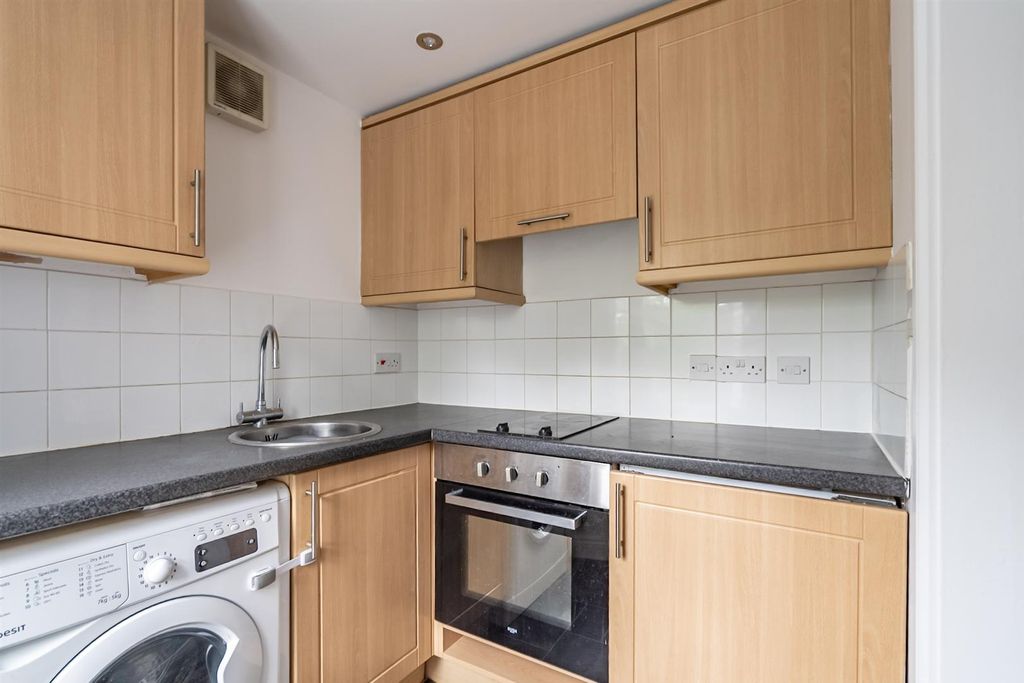 Property photo 2 of 7 Kitchen