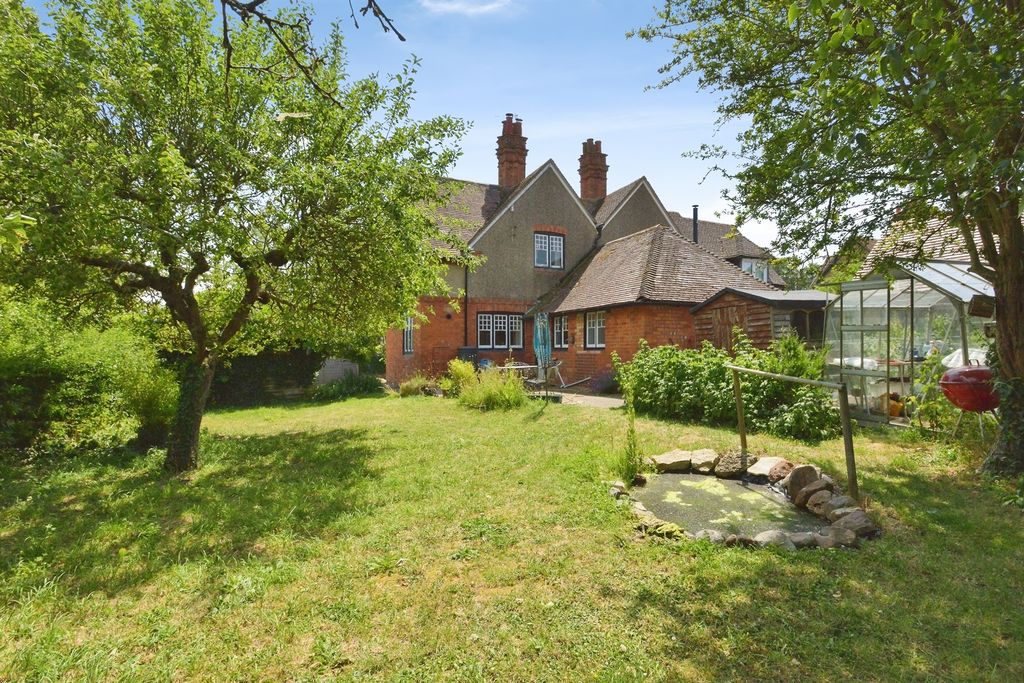 Property photo 2 of 20