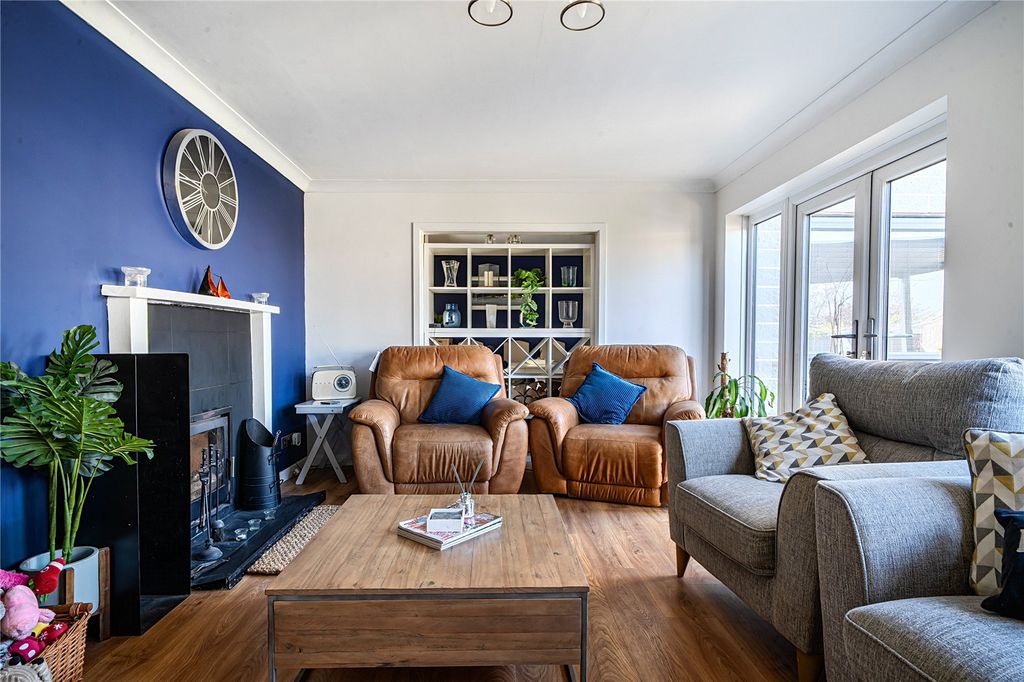 Property photo 2 of 22 Picture No. 18