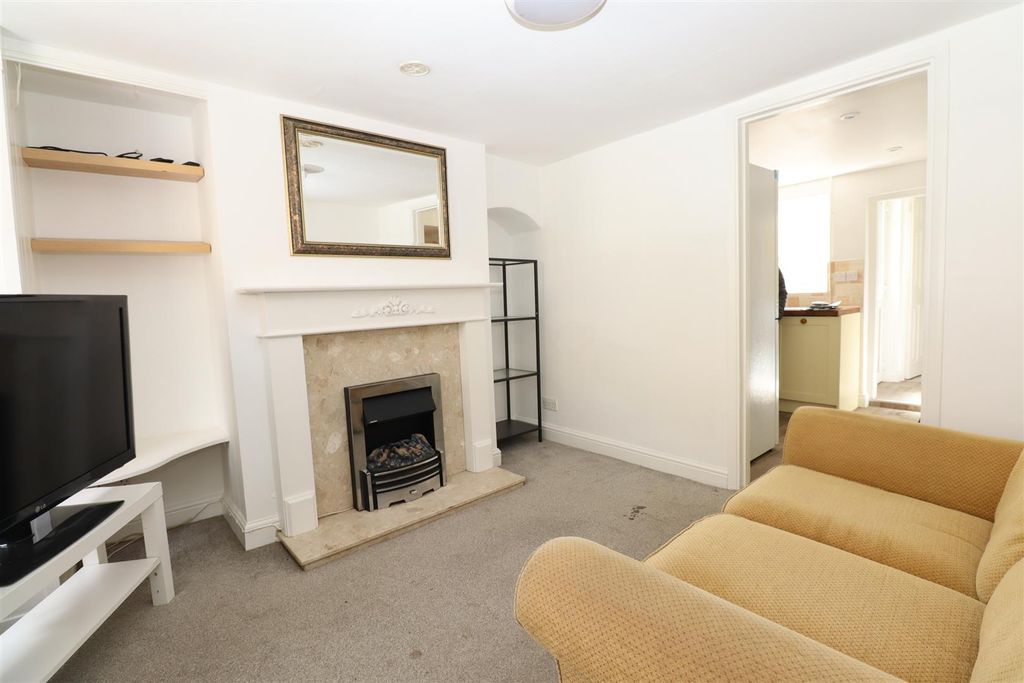 Property photo 2 of 11 Living Room