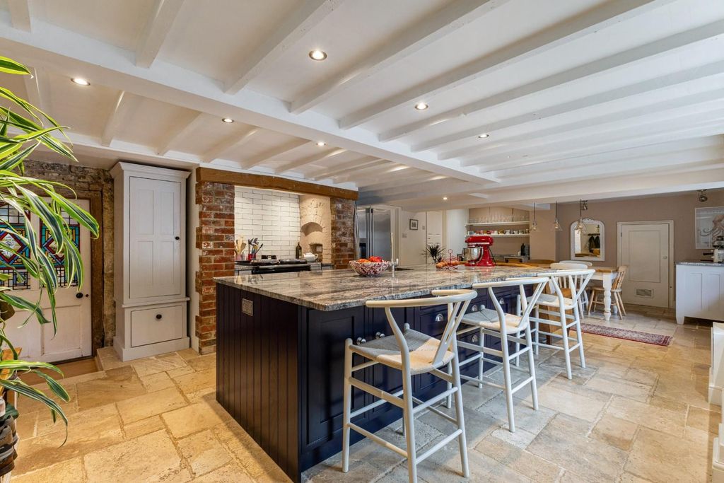 Property photo 2 of 32 101985_Mistleberry House South Street Broad Chalke