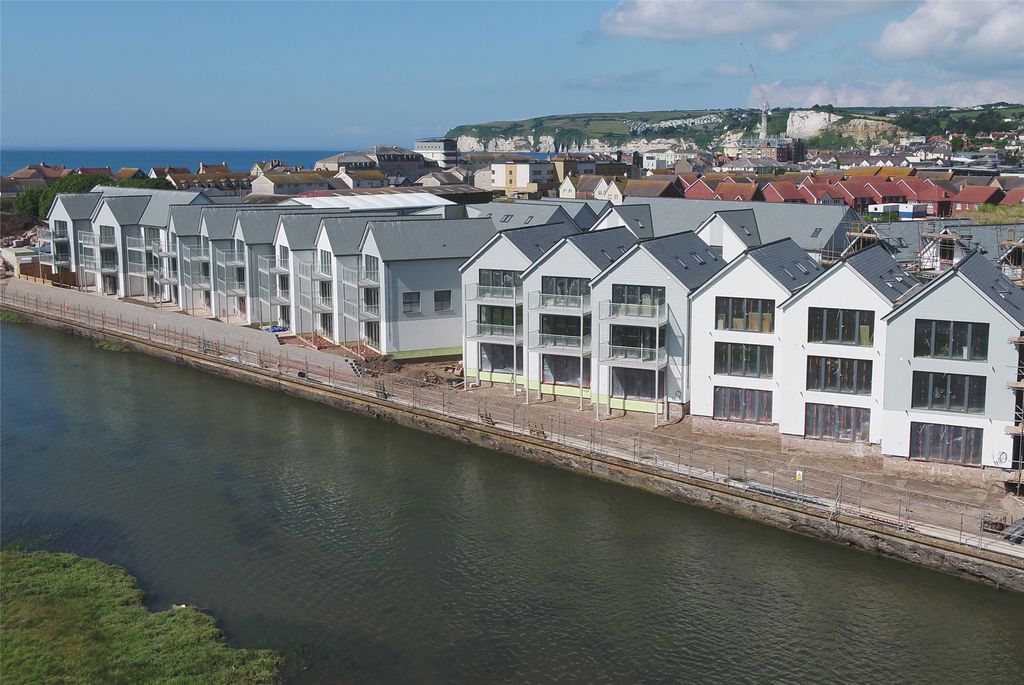 Property photo 1 of 16 Seaton Quay