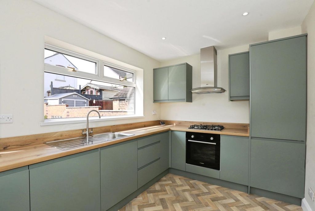 Property photo 3 of 15 Pbox-Img.Jpg