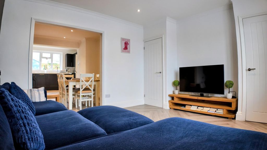 Property photo 3 of 14 Living Room