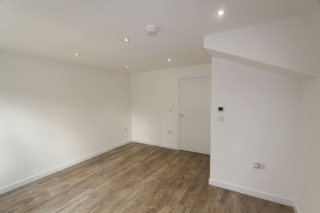 Property photo 2 of 30