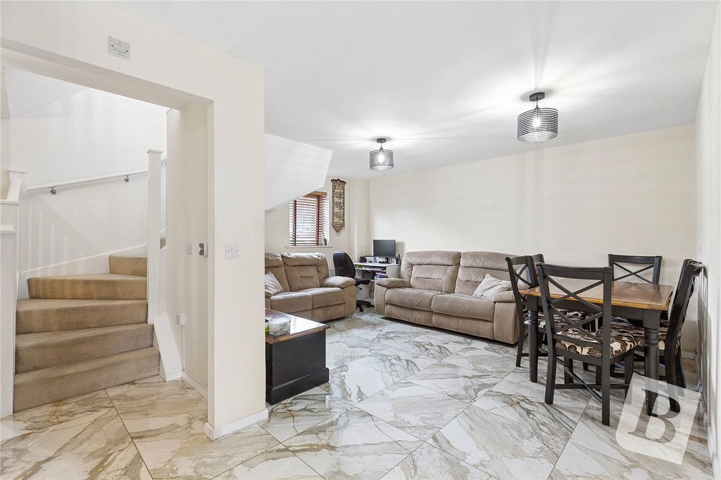 Property photo 1 of 18 Lounge