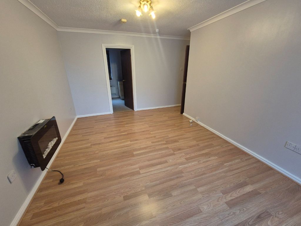 Property photo 3 of 6 4598974