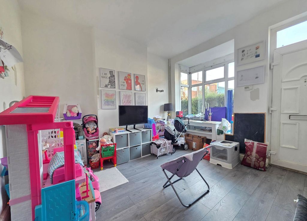 Property photo 2 of 17 Media