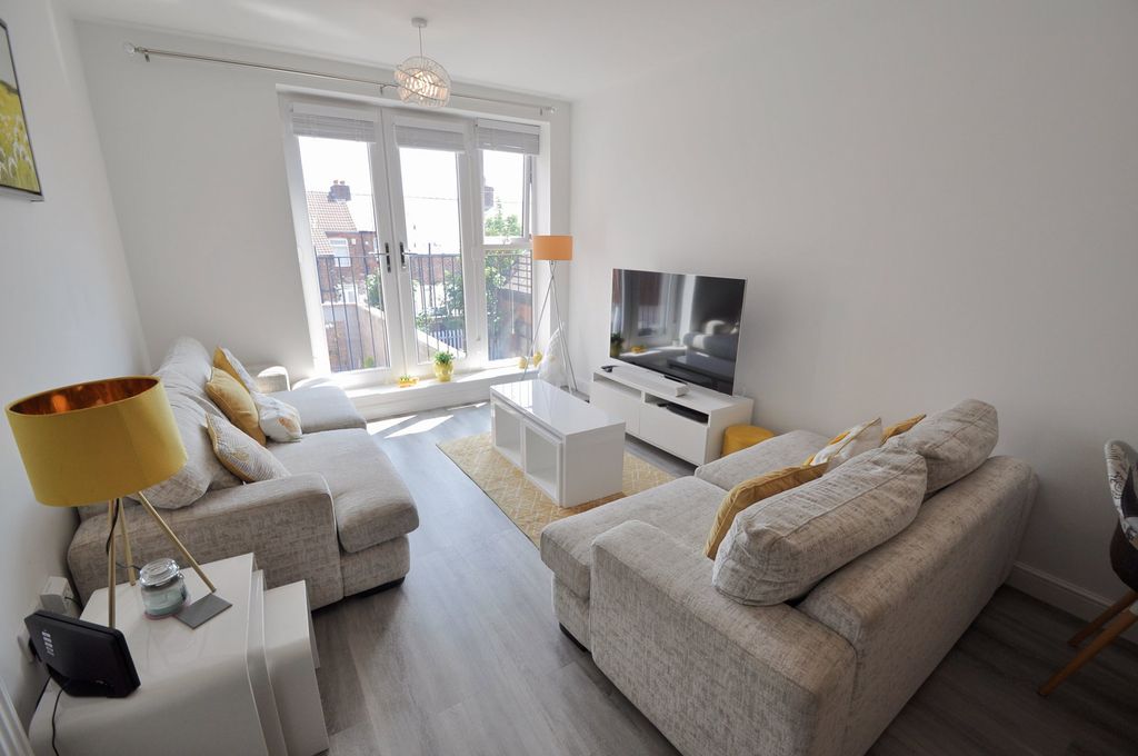 Property photo 2 of 33