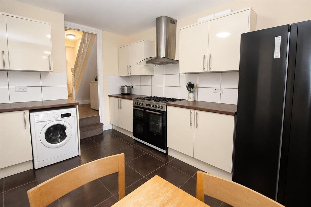 Property photo 3 of 17 A47d00F7-79A3-42B2-9Bfa-c34785c16385.Png