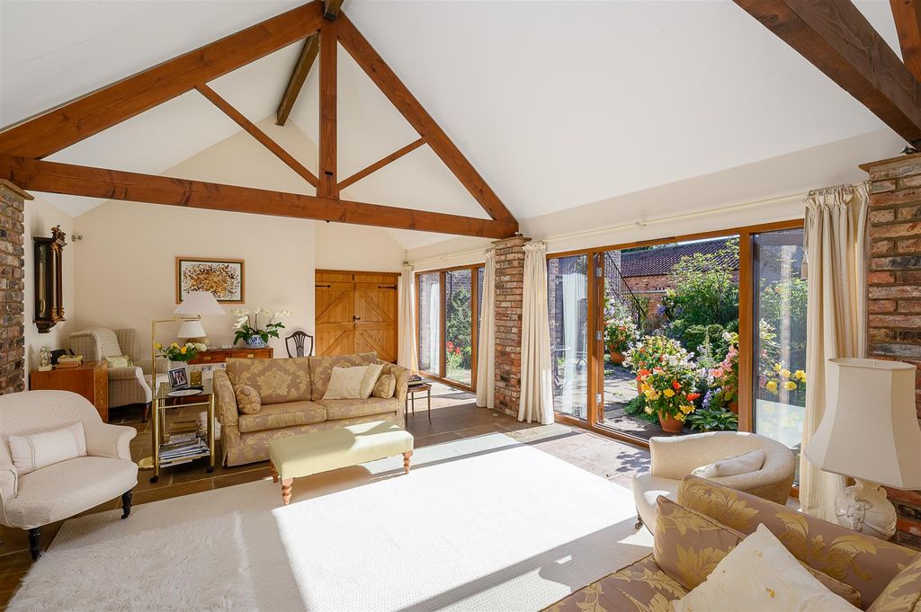 Property photo 3 of 27 Living Room