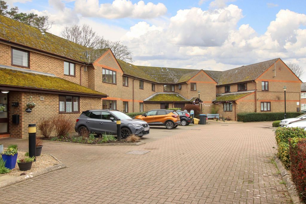 Property photo 1 of 9 Photo 7