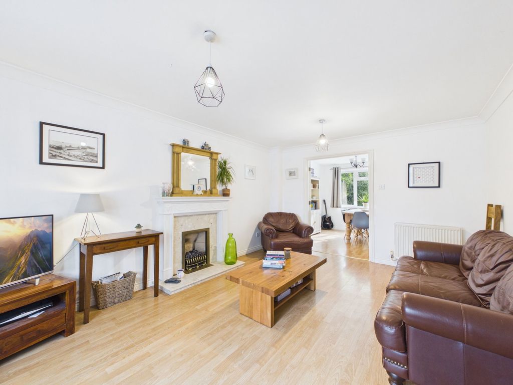 Property photo 2 of 31