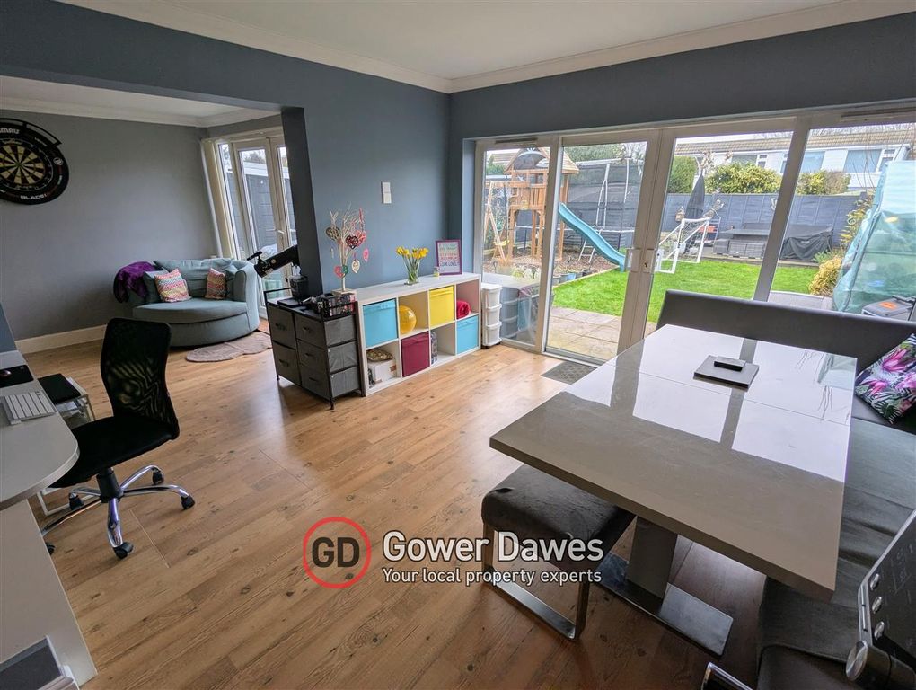 Property photo 3 of 18 Dining Room