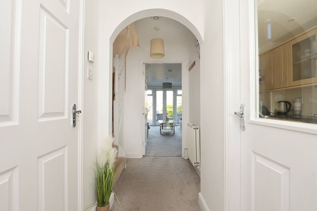 Property photo 3 of 28