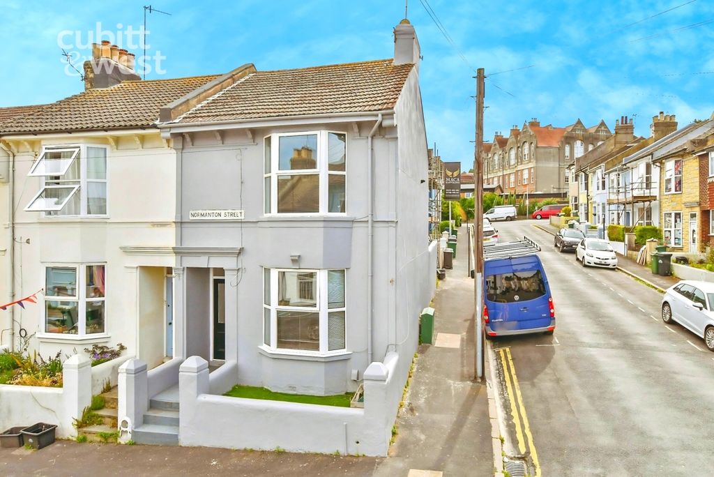 Property photo 1 of 12 External