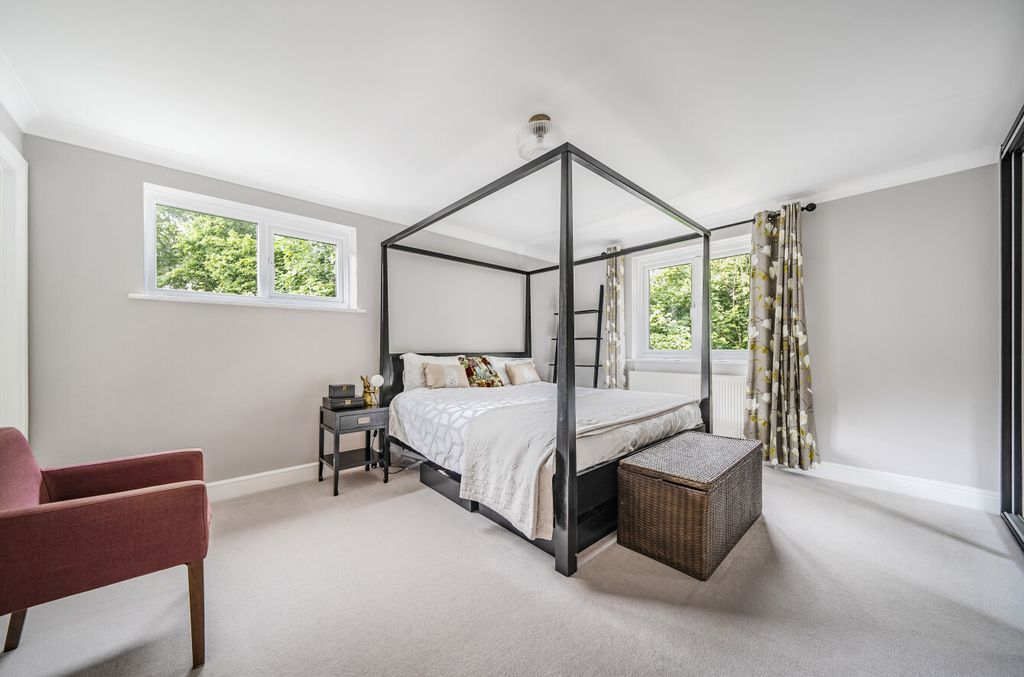 Property photo 1 of 19 Bedroom