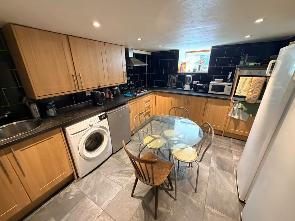 Property photo 2 of 12 Picture No. 15