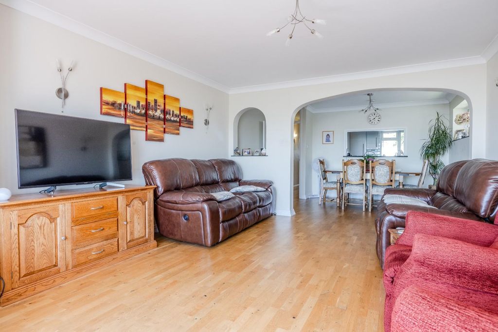 Property photo 2 of 25