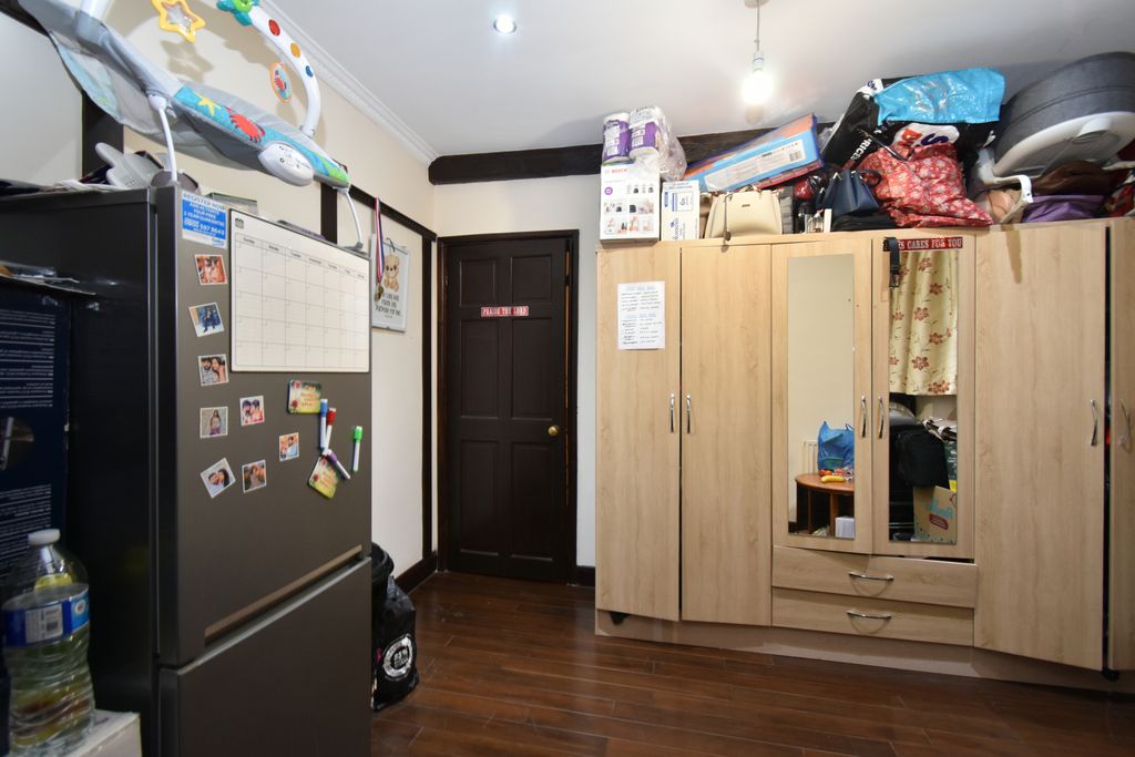 Property photo 1 of 7 Large Studio To Rent In Greenford (All Bills Included)