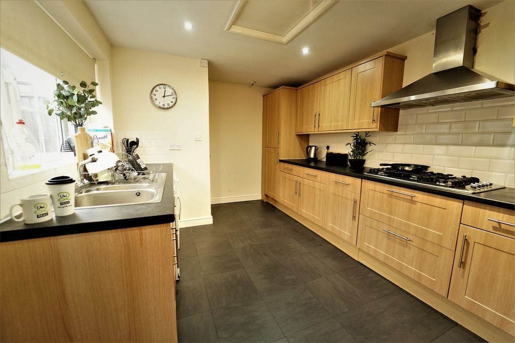 Property photo 2 of 12 Kitchen