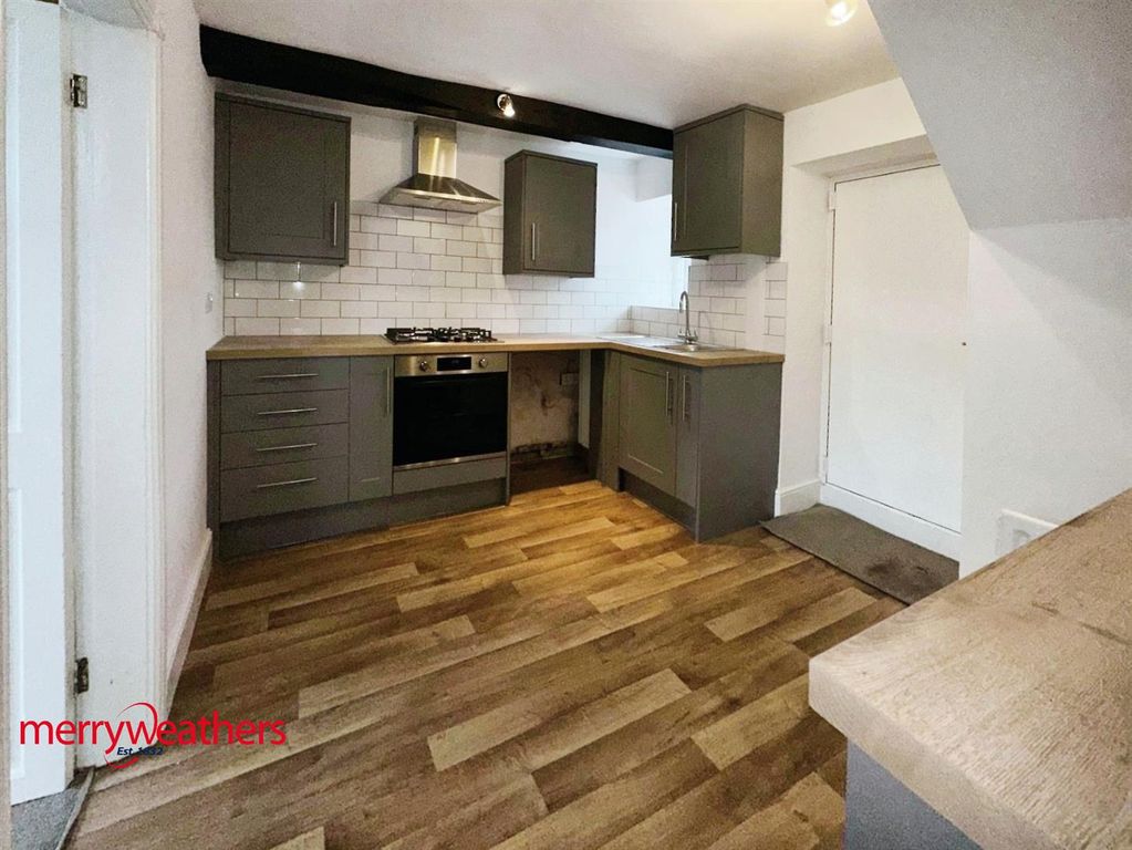 Property photo 3 of 9 Kitchen