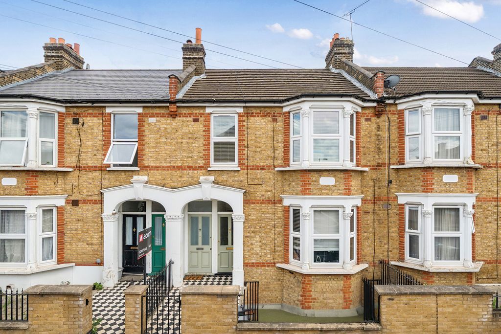 Property photo 1 of 10 1499331-12-6A6B50...