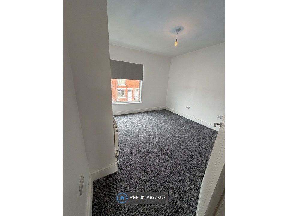 Property photo 2 of 27