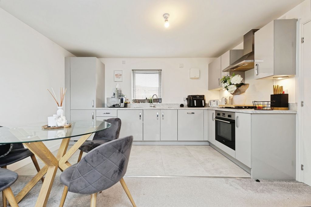 Property photo 3 of 17 Photo