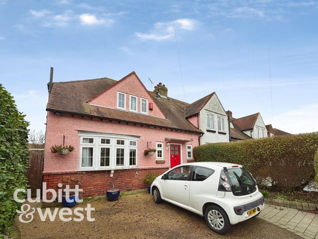 Property photo 2 of 9