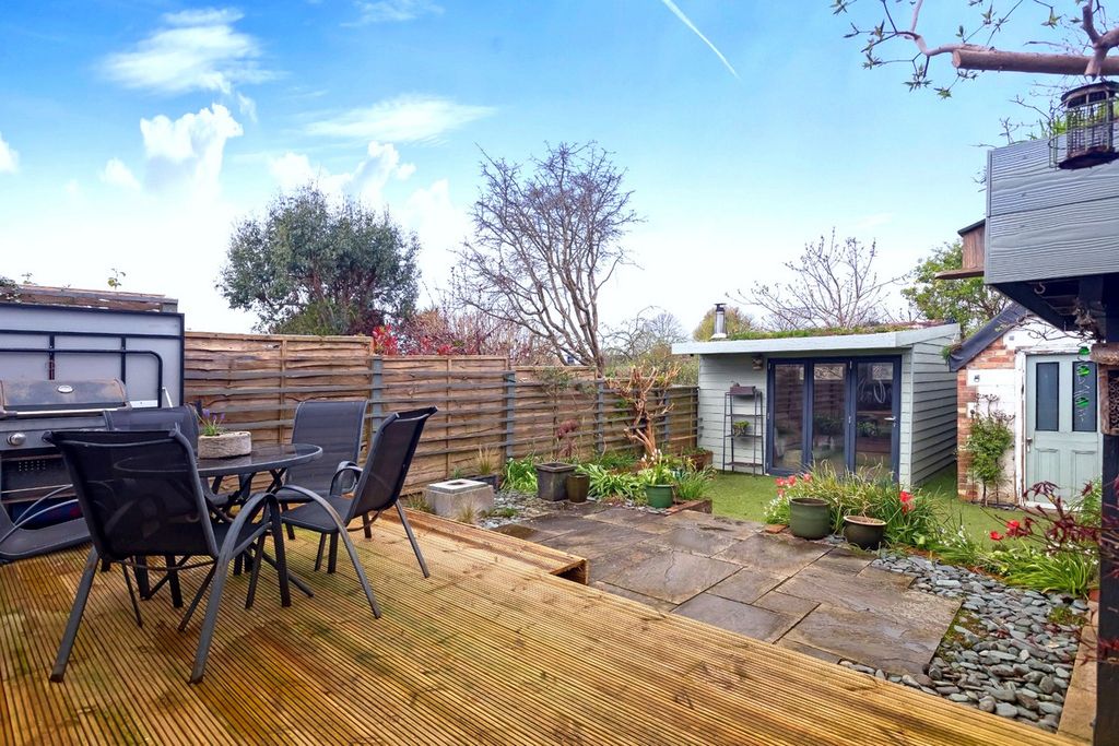 Property photo 2 of 24