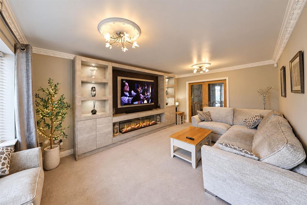 Property photo 2 of 32