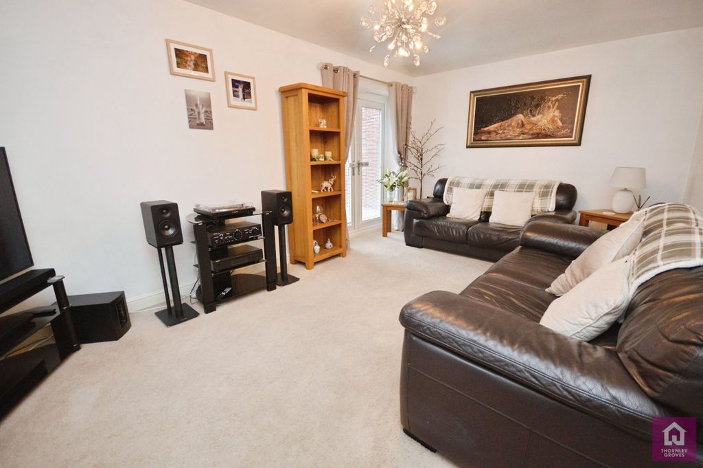 Property photo 3 of 20 Lounge