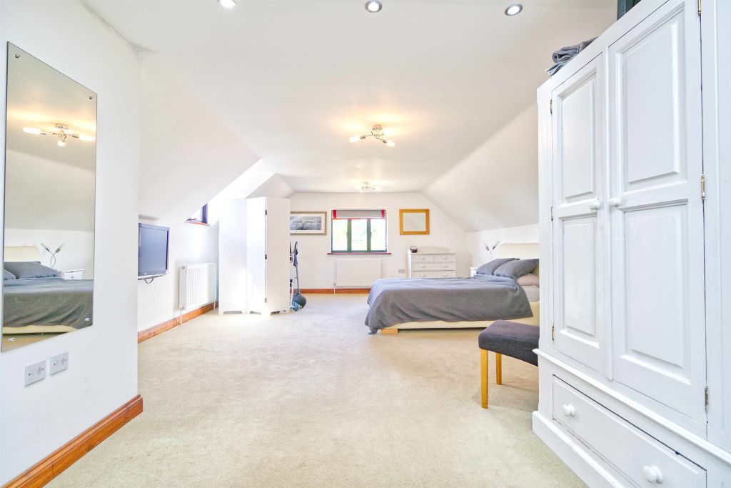 Property photo 2 of 25